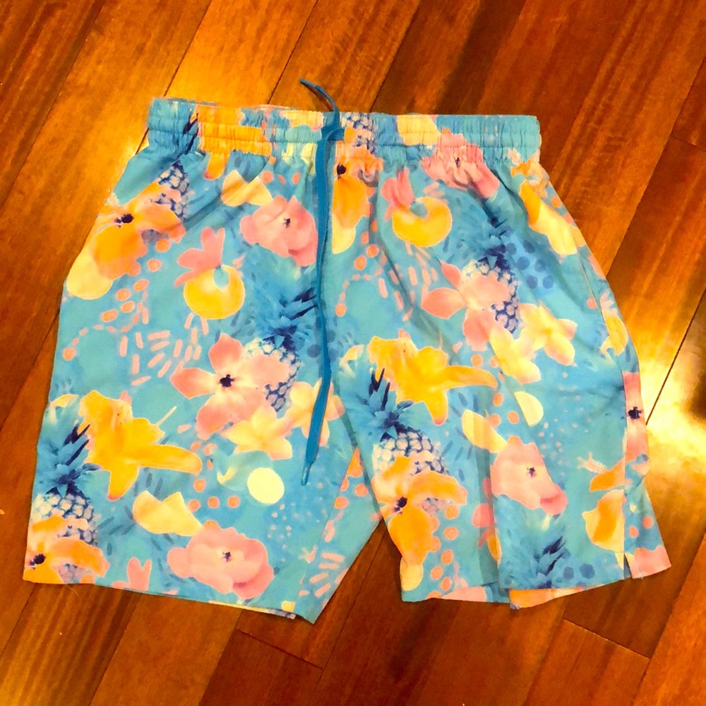 Chubbies medium swim trunks 7”